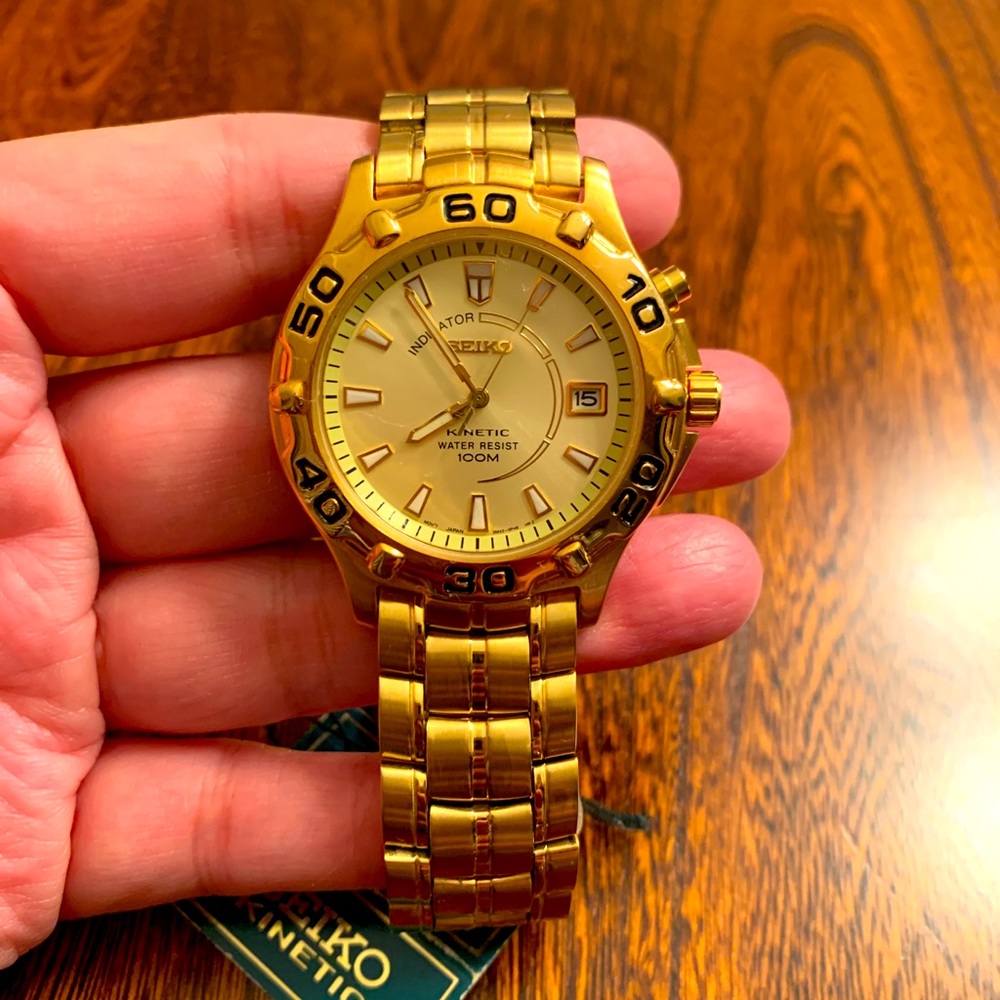 Seiko Kinetic Water Resist 100 M Men’s Gold Watch.